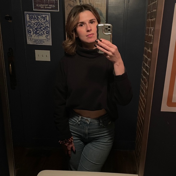 Meet your Posher, Liz - Picture 3 of 3